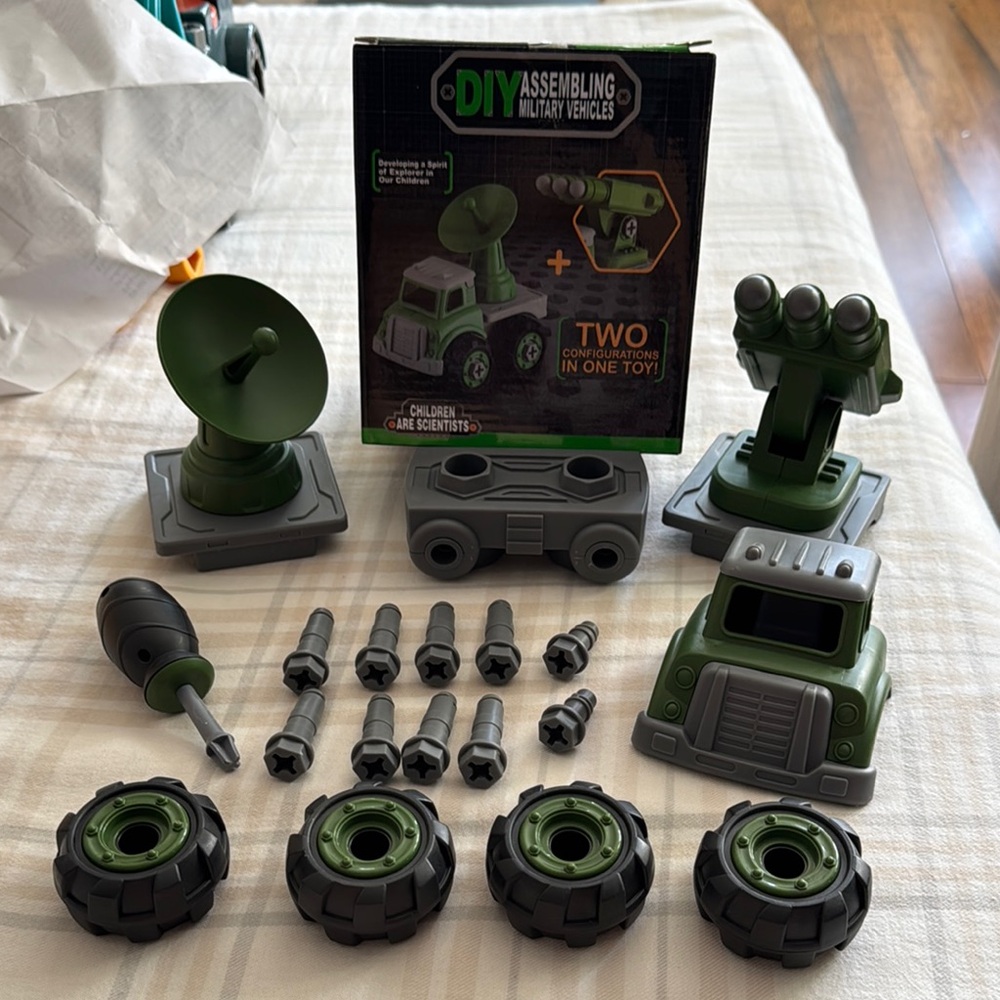 DIY Assembling Building Toy Military Vehicles Truck  - 19 Piece Bundle Set
